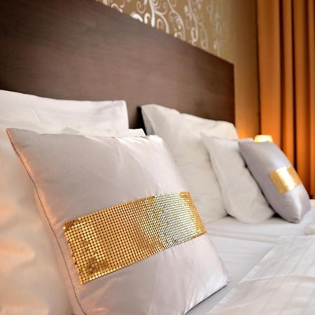 פארדוביצה Hotel Atrium מראה חיצוני תמונה