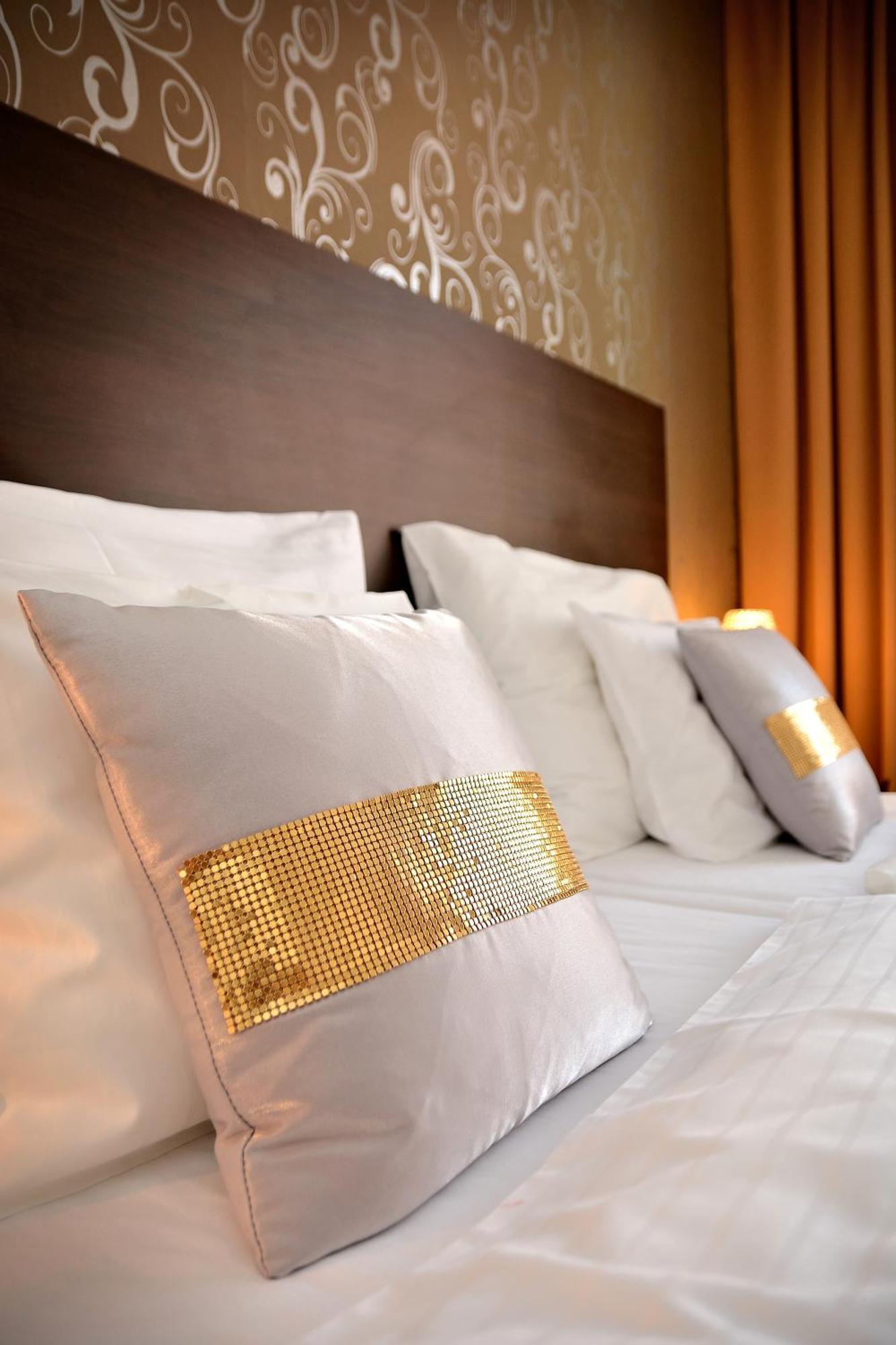 פארדוביצה Hotel Atrium מראה חיצוני תמונה