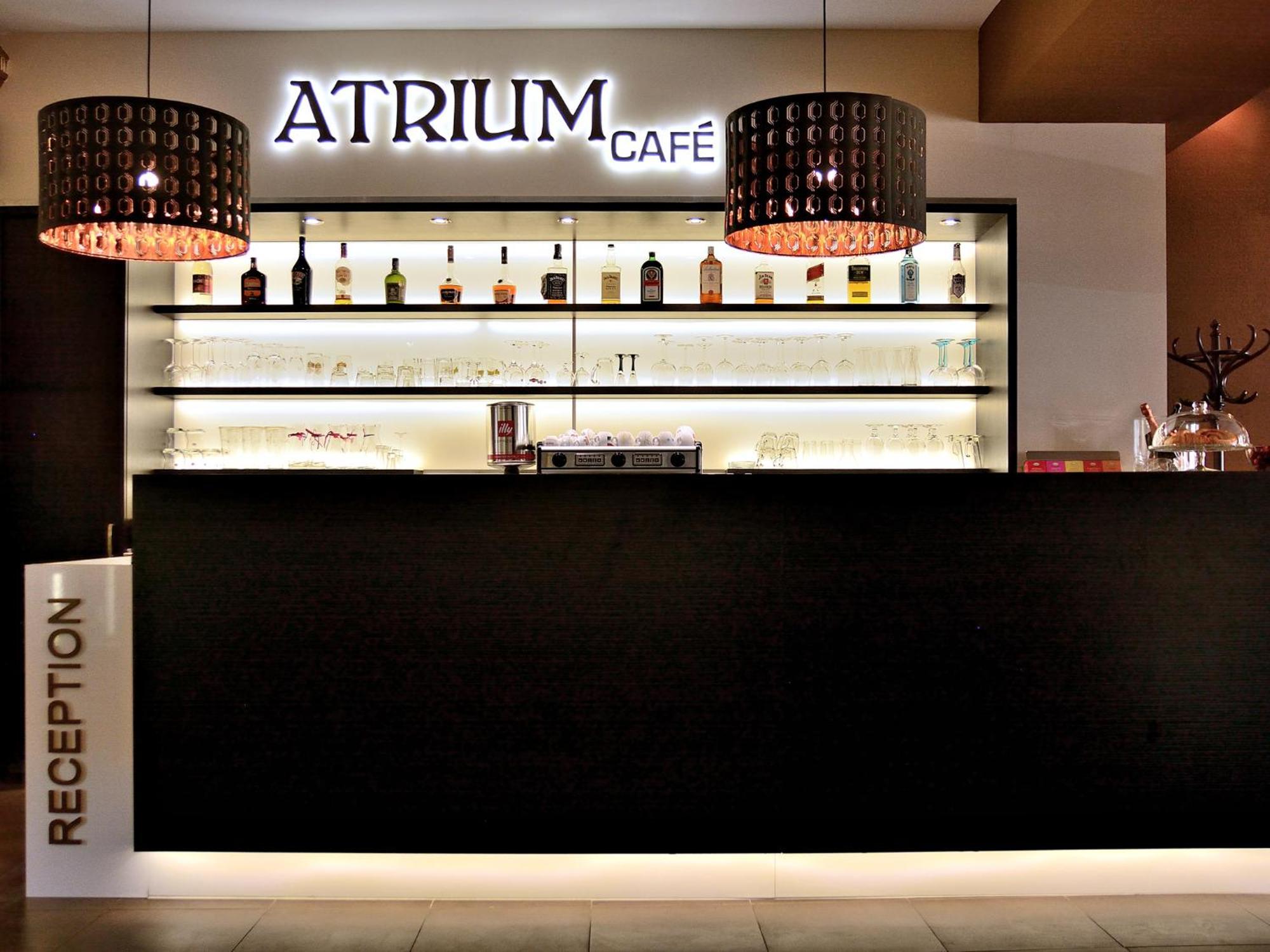 פארדוביצה Hotel Atrium מראה חיצוני תמונה