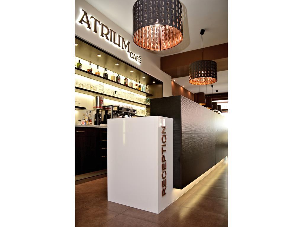 פארדוביצה Hotel Atrium מראה חיצוני תמונה