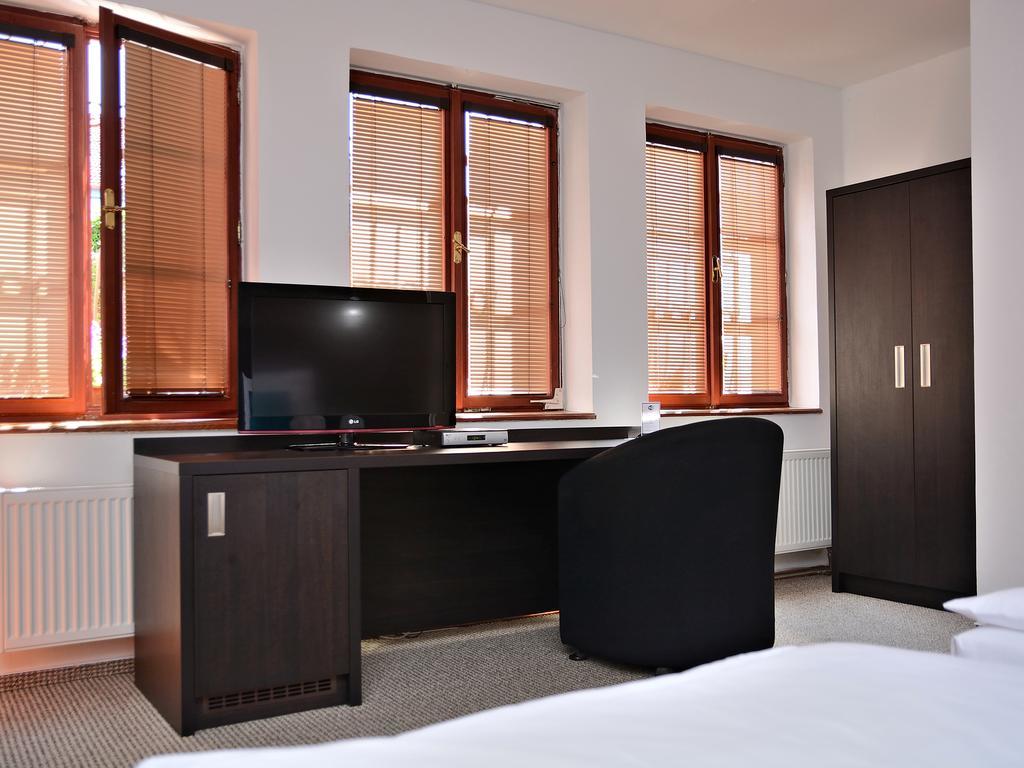 פארדוביצה Hotel Atrium מראה חיצוני תמונה
